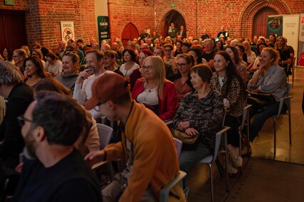 Między \"Nie wierzę politykom\" a \"Jeszcze będzie przepięknie\"