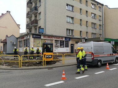 Z sieci ulatniał się gaz. Wjazd na Słoneczną zamknięty