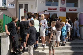 Z postaciami z bajek za pan brat