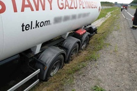 Cysterna w rowie. Kierowca zasłabł po ukąszeniu przez owada