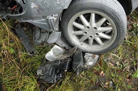 Wypadek w Milejewie. Audi uderzyło w drzewo