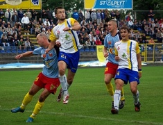 Bezbarwny lider uratował w Elblągu punkt (piłka nożna)