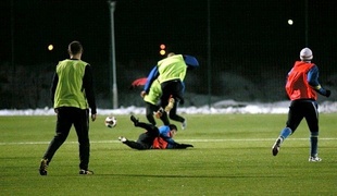 Dwa sparingi, dwie drużyny, dwie wygrane (piłka nożna)