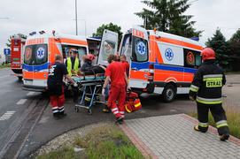 Wypadek w Kazimierzowie - dwie osoby w szpitalu