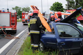 Wypadek w Kazimierzowie - dwie osoby w szpitalu