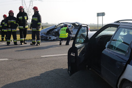 Czołowe zderzenie dwóch aut - sprawca zbiegł