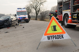 Rubno: czołowe zderzenie i dachowanie