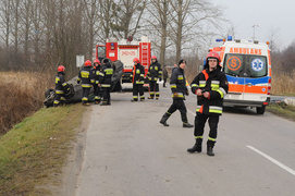 Rubno: czołowe zderzenie i dachowanie
