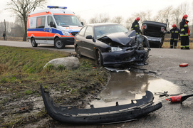 Rubno: czołowe zderzenie i dachowanie