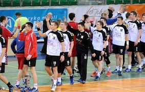 Spadek coraz bliższy (piłka ręczna)