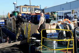 Bizony pchają barki do Kaliningradu