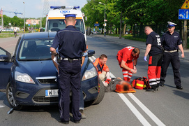 Wypadek: fordem zajechał drogę motocykliście