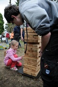 „Pędzące misie”, bomy i jenga