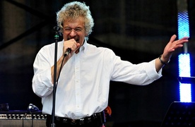 Niebo pochmurne, rytmy gorące