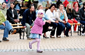 Niebo pochmurne, rytmy gorące