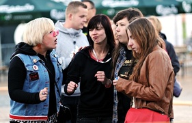 Niebo pochmurne, rytmy gorące