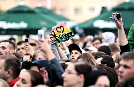 Raz, dwa, w górę ręce!