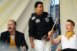 Muzyczny rejs w trzech językach