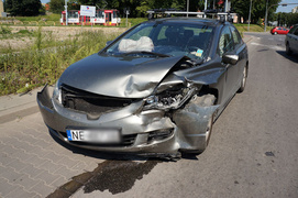Czołowe zderzenie na skrzyżowaniu