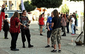 Ani wieńce, ani kwiaty