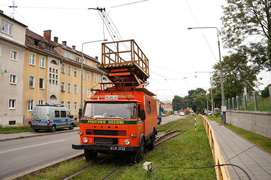 Wywrotka zerwała trakcję elektryczną