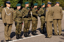 Batalion zlikwidowany, żołnierze na walizkach
