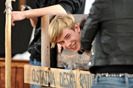 Gra z Powstaniem w tle