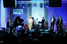 Sztuka wysokich lotów za małe pieniądze. Czy to możliwe?