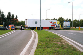 Kazimierzowo: oplem wjechał wprost pod ciężarówkę