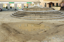 Plac po remoncie, ale fontanna bez wody