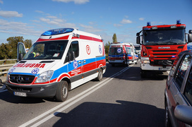 Zderzenie busa z ciężarówką