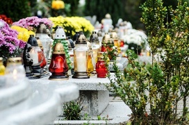 Tłumy na cmentarzach