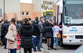 Tłumy na cmentarzach