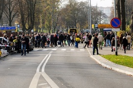 Tłumy na cmentarzach