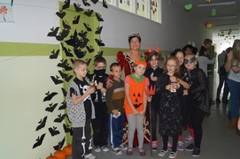 Dzień Przebierańca w \"dziewiątce\"