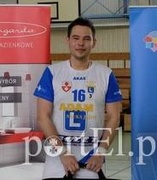 8. Kowal Piotr – Awangarda Volley Liga.
Siatkarz drużyny Nauka Jazdy Adam. Na pozycji libero wykazuje znakomite wsparcie kolegom jako kapitan zwycięskiej drużyny w sezonie 2012/2013, która nadal przewodzi stawce.

SMS na nr 71624 o treści: DPSONDA8