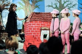 \"Świnki trzy\" ratują szkołę