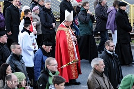 Tysiące wiernych przeszły przez miasto