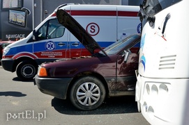 Audi wjechało wprost pod autokar