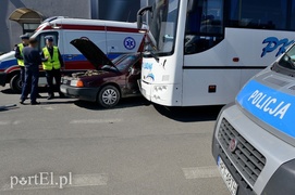 Audi wjechało wprost pod autokar