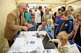 Rodzinny piknik na bulwarze