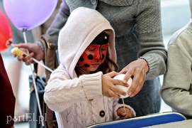 Rodzinny piknik na bulwarze