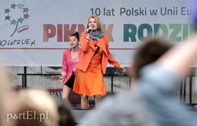 Rodzinny piknik na bulwarze