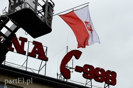Medale, awanse i ... całusy dla strażaków