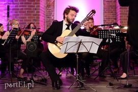Elbląg o zmierzchu, czyli EOK i chłopak  z gitarą
