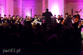 Elbląg o zmierzchu, czyli EOK i chłopak  z gitarą