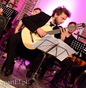 Elbląg o zmierzchu, czyli EOK i chłopak  z gitarą