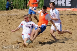 Zielone bomby z Pucharem Elbląga  (plażowa piłka nożna)