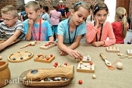 Proszę pana, dlaczego ten hełm ma dziurki?