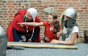 Proszę pana, dlaczego ten hełm ma dziurki?